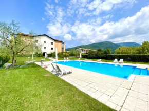 Inviting apartment in Giarole with garden Costermano